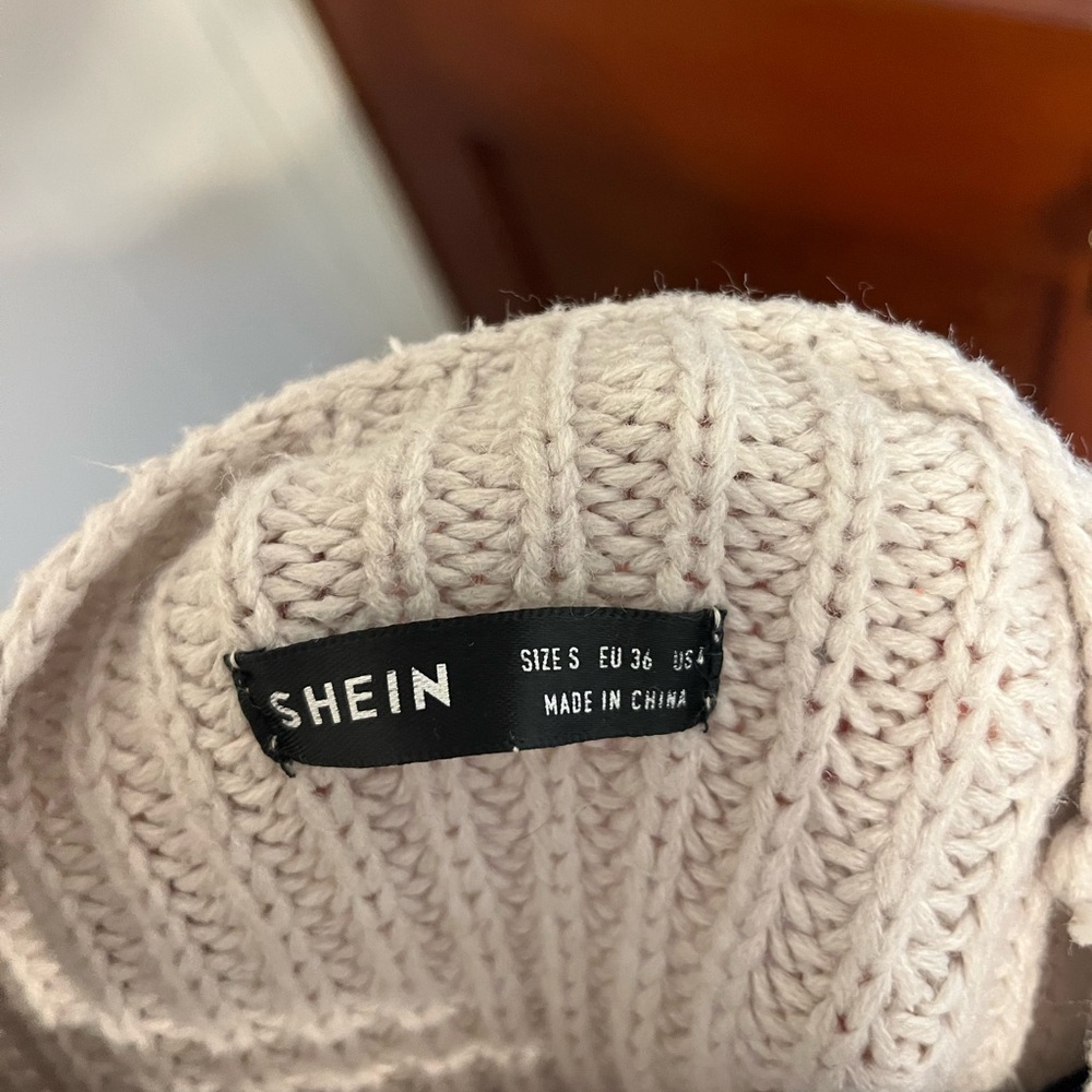 Sweaters - Picture 6 of 6